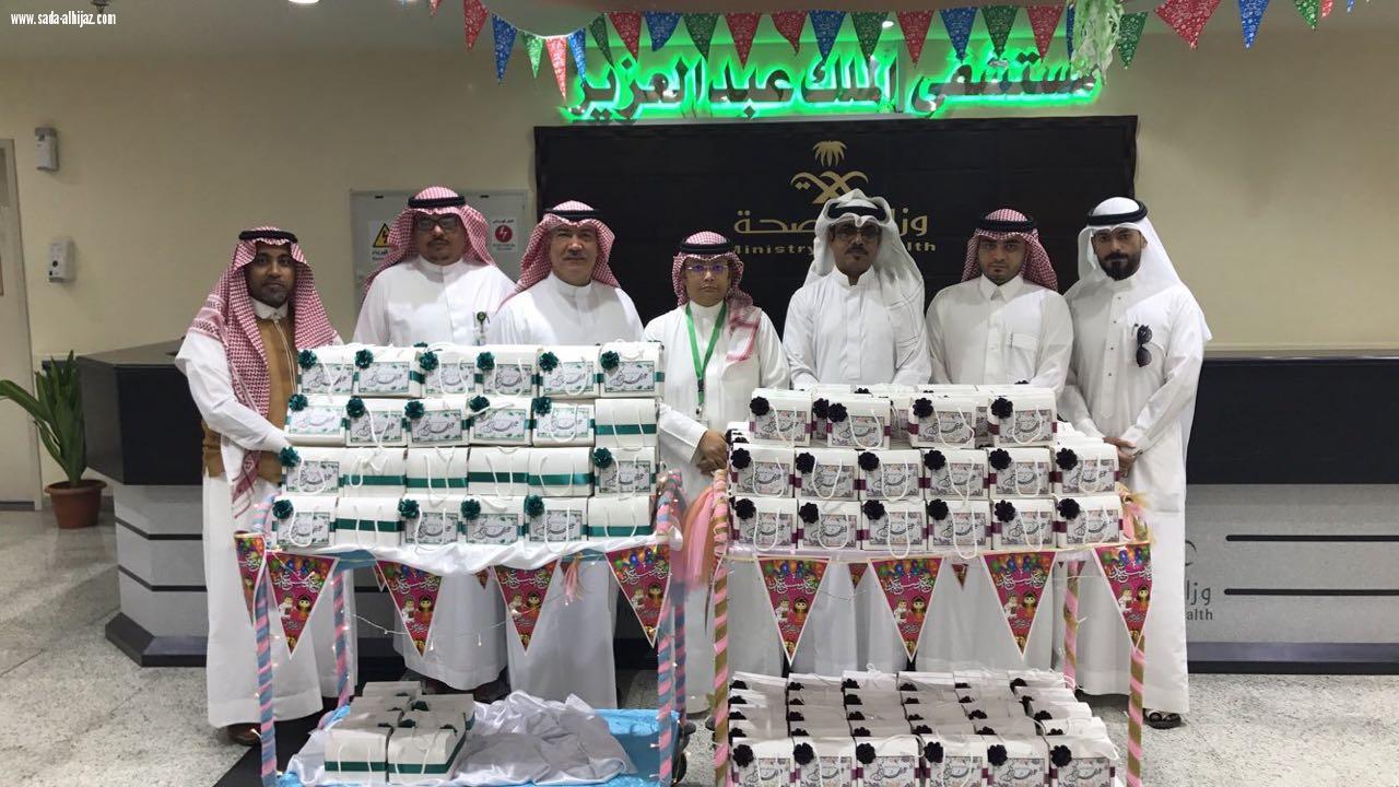 ادارة مستشفى الملك عبدالعزيز بمكة المكرمة  تعايد منسوبيها المكلفين والمرضى