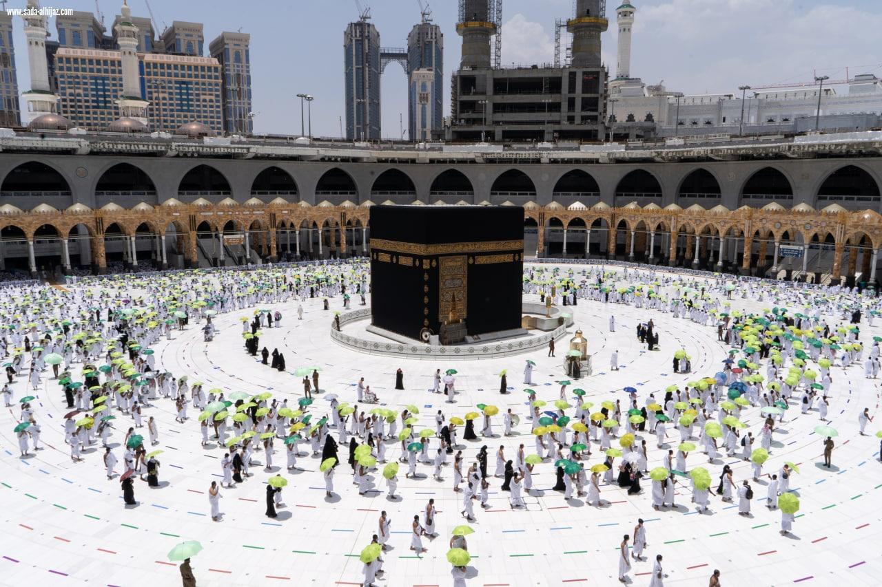 بالصور .. الشؤون الإسلامية بمكة المكرمة توزع أكثر من 11 ألف مظلة شمية اليوم الجمعة ضمن مبادرة 