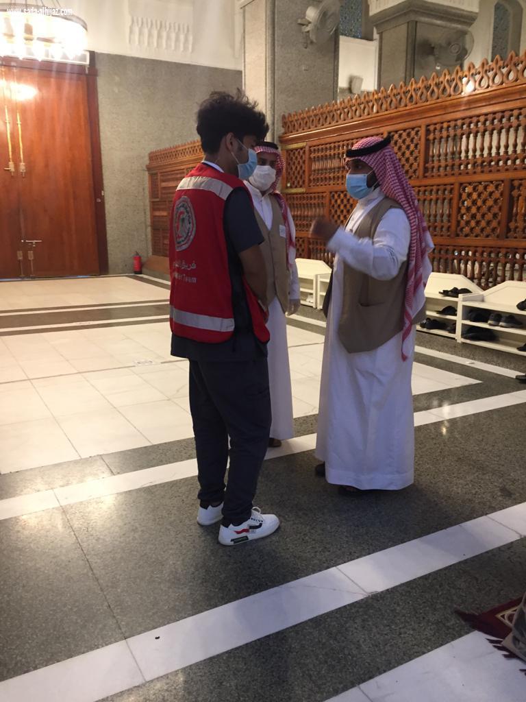 بتوجيهات معالي رئيس هيئة الهلال الأحمر بالمدينة يكثف جهوده باكثر من اربعين فرقة إسعافية لتغطية صلاة عيد الاضحى .