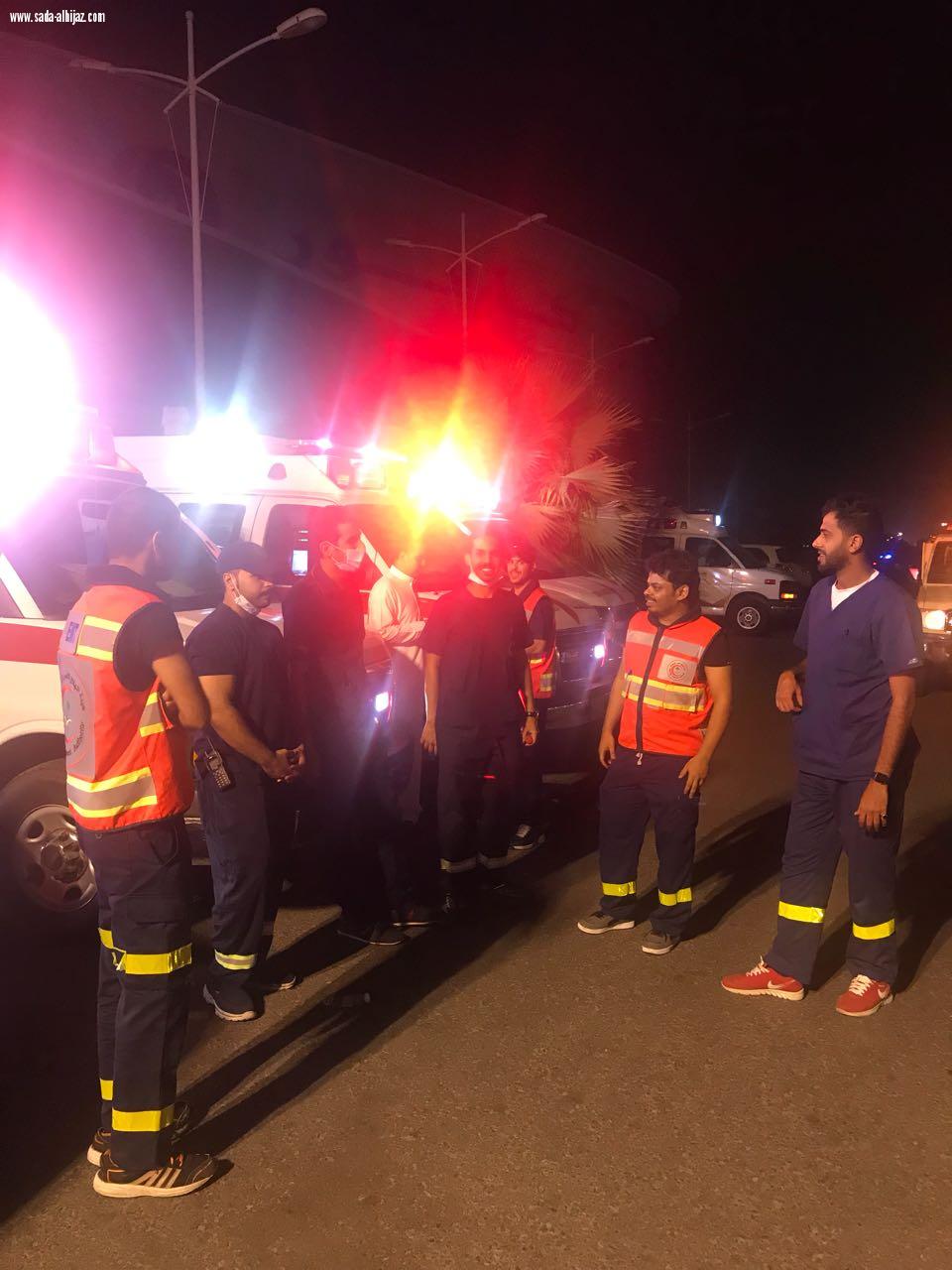 الهلال الأحمر يباشر حريق بمركز تجاري بجدة