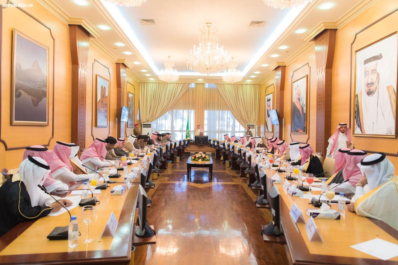 سمو أمير الباحة يجتمع بوكلاء الإمارة ومحافظي المحافظات والادارات الامنيه والخدمية  