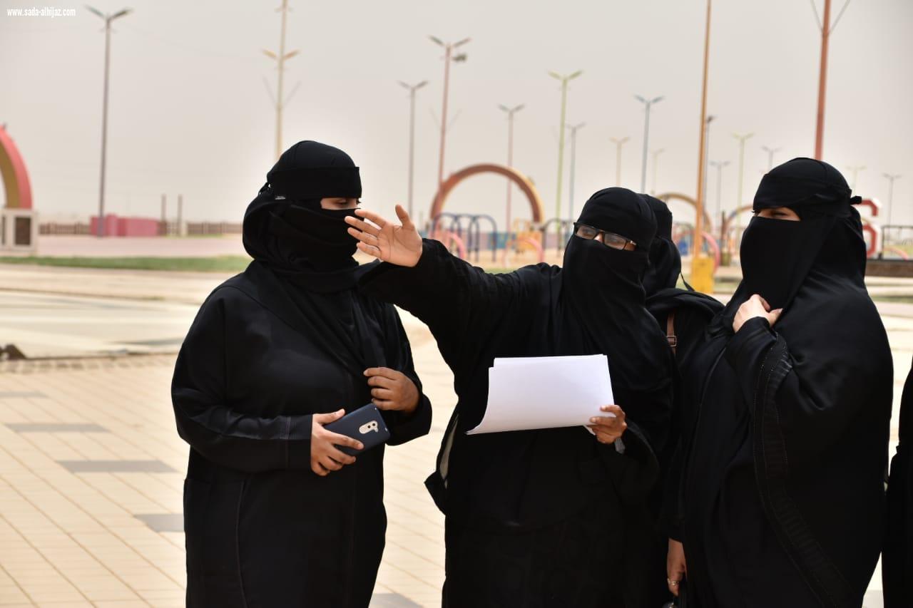  فريق نسائي من بلديتي صامطة وبيش يقف ميدانياً على المشاريع التي تنفذها بلدية صامطة