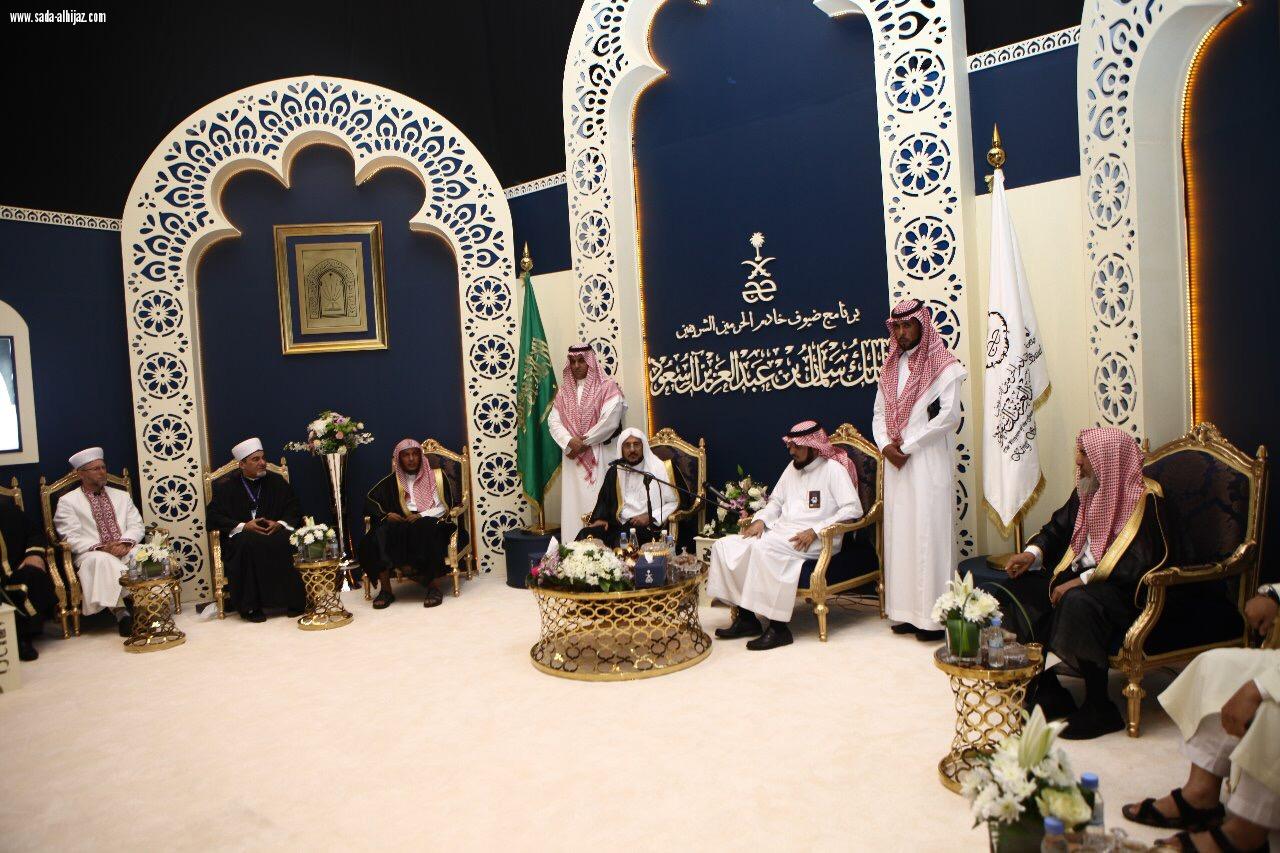 قال ما تتعرض له المملكة من أعمال كيدية ومحاولات يائسة المقصود منها الإساءة للمسلمين  آل الشيخ الملك وولي العهد يواصلان الليل والنهار ويتابعان بكل اهتمام رعاية الحجاج