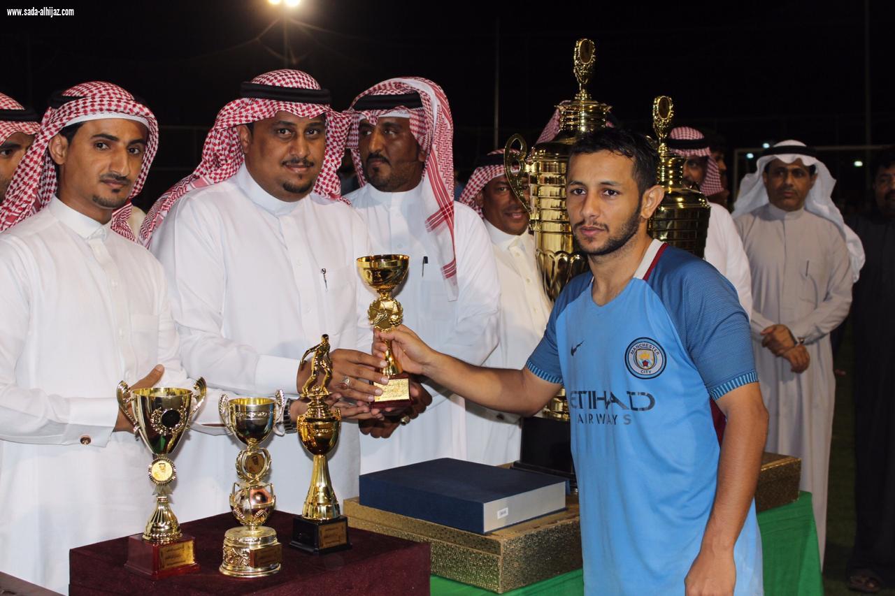 عدد من الشخصيات تحضر نهائي بطولة الشيخ الفقيد أحمد جبران شراحيلي وتتوج الكبشية باللقب.