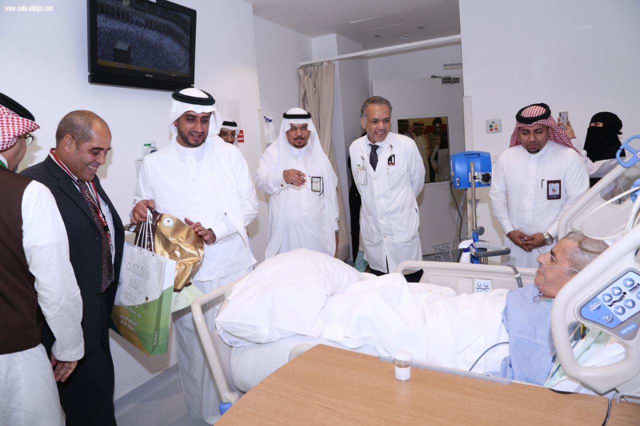 المدير العام لفرع وزارة الحج والعمرة بجدة  يتفقد الحجاج المرضى المنومين بمجمع الملك عبدالله الطبي