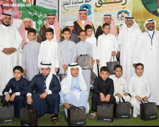 لجنة التنمية الاجتماعية بالطوال تكرم أبناء الشهداء والطلاب المتفوقين في برنامج ( طفل الطــوال )