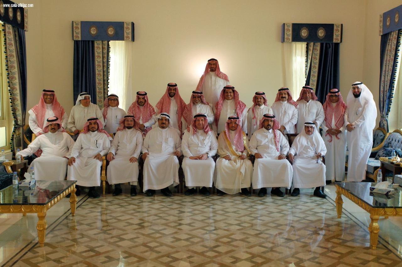 الأخوان عبدالله و عبدالوهاب العبدالكريم يقيما غداء لعدد من الدبلوماسيين ورجال الأعمال والأدباء 