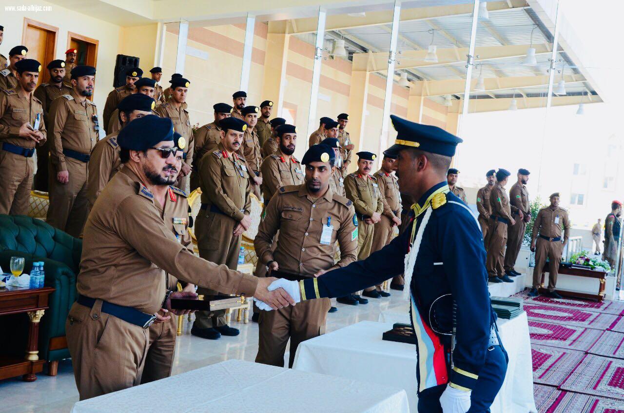 العميد عبد الرحمن الحربي يرعى حفل تخريج طلبة الدورة التأهيلية للفرد الأساسي بالمدينة المنورة. 