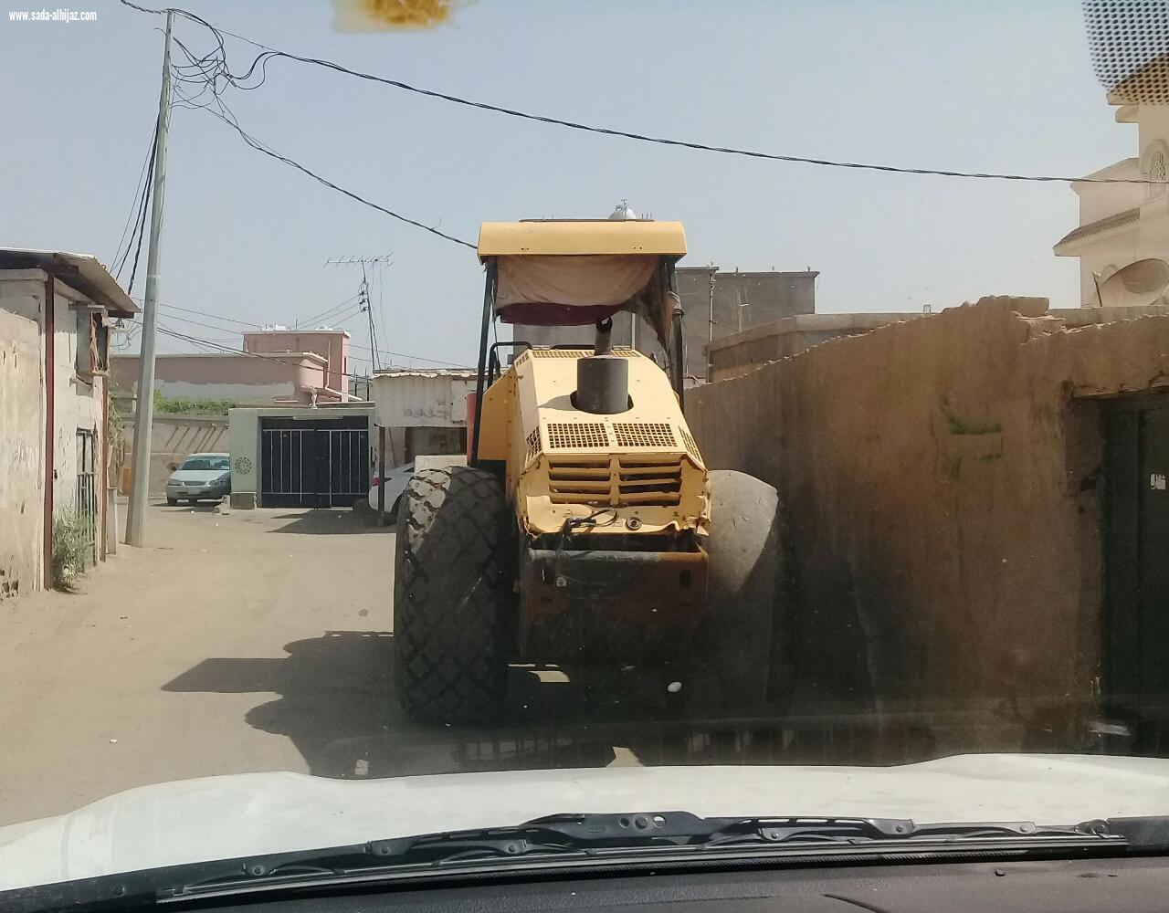 بلدية محافظة الطوال تبدأ تنفيذ مشروع السفلتة في عدد من الأحياء