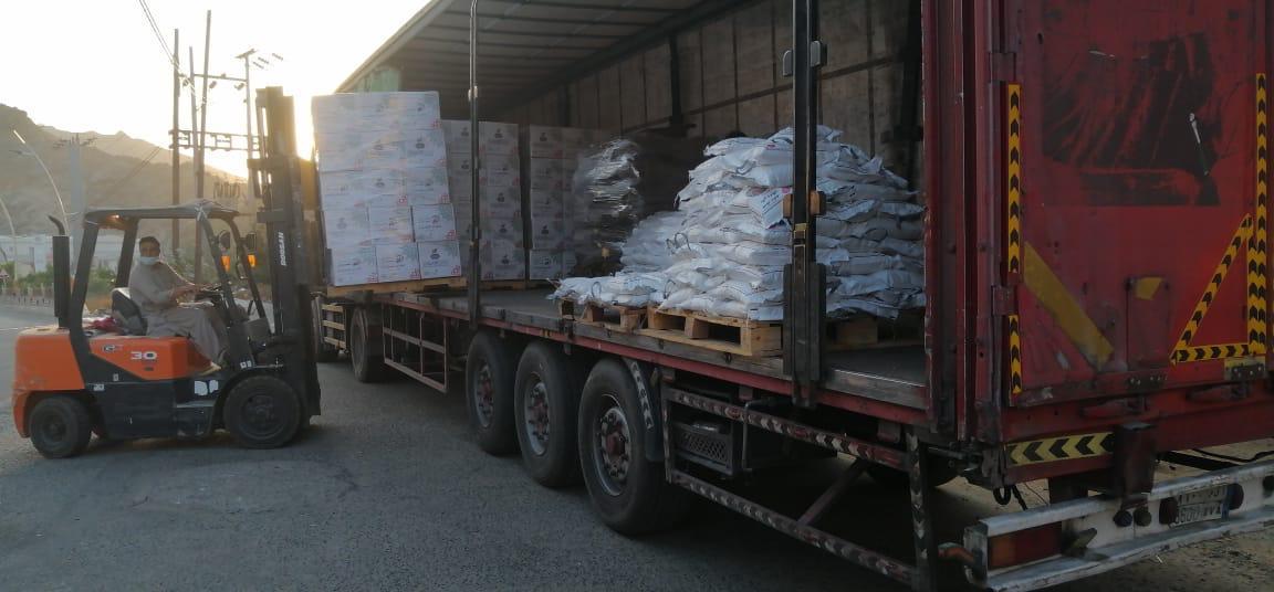 تحت شعار شتاؤنا سعد وبفرحتكم نسعد بر جازان  تدعم قطاع الدائر والعيدابي بـ  3500 سلة غذائية 