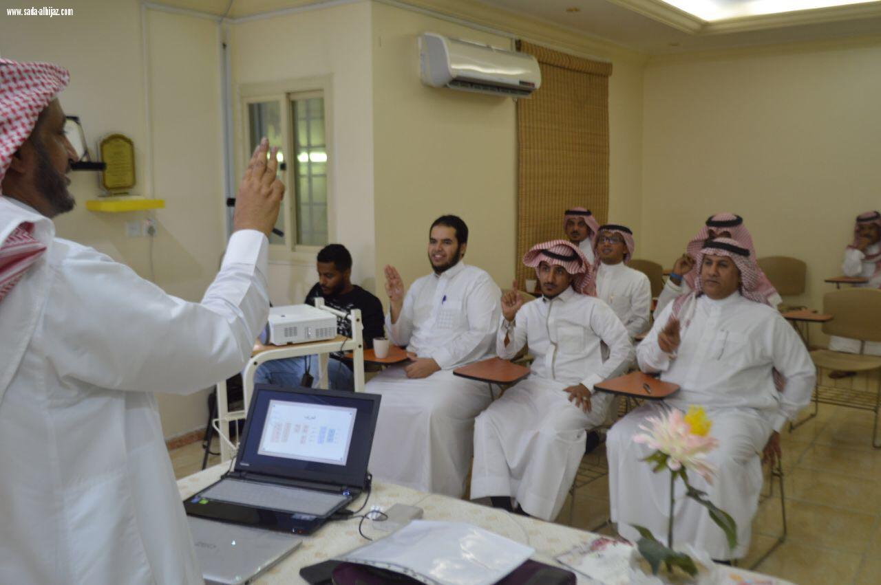 دورة مهارات لغة الإشارة لمنسوبي متحدون التطوعي