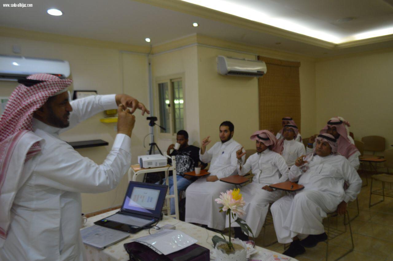 دورة مهارات لغة الإشارة لمنسوبي متحدون التطوعي