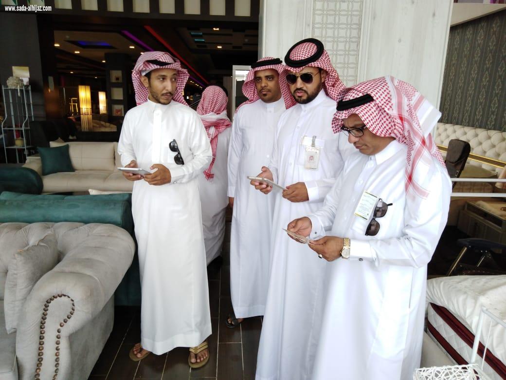 مساعد مدير عام الفرع للعمل يقوم بزيارة  لعدد من المحلات التجارية المشمولة في التوطين للمرحلة الثالثة 