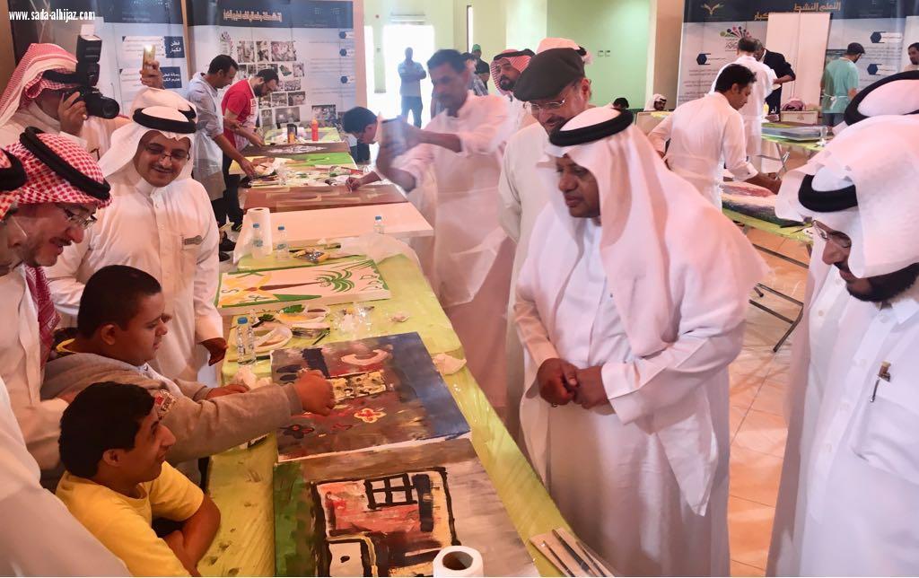 دشن ملتقى الصفا والورشة الفنية هذه موهبتي الثقفي سخروا مناشطنا التربوية بما يتناسب مع رؤية الوطن القدوة 