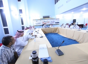 حضرها عدد من طلاب الدراسات العليا والنقاد د شكري يتحدث عن الشعرية الموزعة في زمن التكثيف