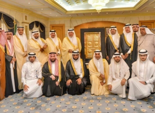 امير مكة يجتمع مع رئيس وأعضاء مجلس إدارة الغرفة التجارية بمكة حاثاً إياهم على التشارك مع القطاع الحكومي لدفع عجلة التنمية