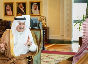 الأمير فهد بن سلطان يطلع على نتائج القبول بجامعة تبوك
