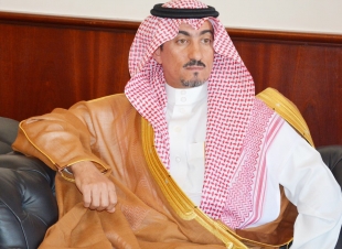 ابن مشيط  في لقاء عبر أثير إذاعة هنا العزم   من الأستديو الإذاعي بمنطقة جازان