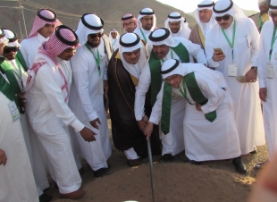 تدشين مبادرة ''تشجير المدينة '' بحضور وكيل وزارة المياه والزراعة