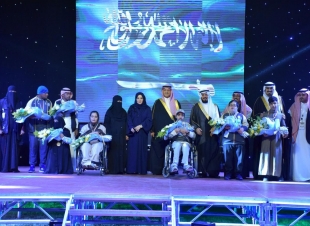 مهرجان (همم) يخطف أضواء الشرقية في إجازة الربيع نيابة عن أمير الشرقية محافظ الخبر يفتتح مهرجان همم ويكرم ذوي الإعاقة المبدعين وأصحاب الهمم ينثرون إبداعاتهم في الصالة الرياضية بالدمام