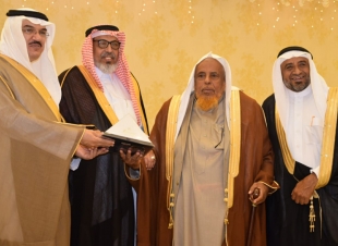 بحضور محافظ محافظة الطوال لجنة التنمية الاجتماعية تكرم شيخ شمل بني حمد آل مشهور 