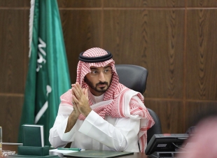 نائب أمير منطقة مكة المكرمة الامير عبدالله بن   بندرعلى آخر مستجدات مشروع تطوير صالة الحج والعمرة بمطار الملك عبدالعزيز  الدولي
