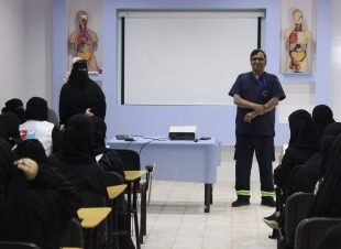 معلمة تنقذ إحدى طالبتها في المدينة المنورة ...