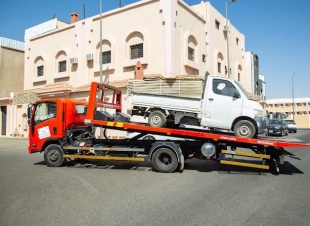 ضمن جهودها لتحسين المشهد الحضري.. أمانة تبوك تعالج المركبات التالفة والمهملة وترفع 115 مركبة 