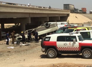 ٩ وفيات و ١٨ إصابة في انقلاب حافلة بطريق الهجرة ..