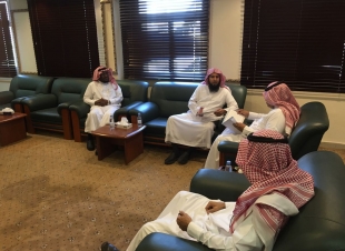 العريض  يقف على برامج التوعية الإسلامية بعسير