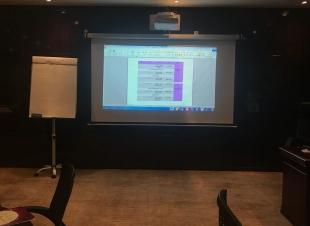 بداءت مشرفة تعزيز الصحة بمنطقة عسير بتنفيذ الدورات المحلية الثلاثة. 