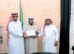 بلدي السهي يناقش انارة طريق الوحش الدريعيه ويطلع على تجهيزات البلدية لعيد الفطر