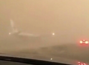 الذيب يكشف حقيقة هبوط طائرة خارج مطار جدة بسبب العواصف