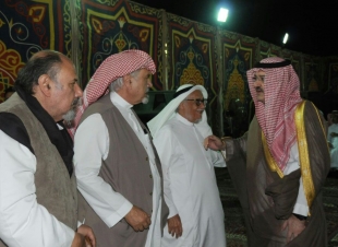 محافظ جدة يواسي آل زينل في عميدهم