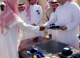 محافظ ينبع يسلم 50 وحدة من الإسكان الخيري لمستحقيها 