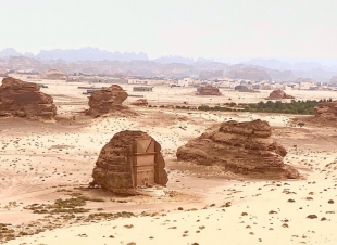 بالتعاون بين الهيئة الملكية،والجمعية الجغرافية،مؤتمر المقومات الطبيعية والبشرية في العلا.