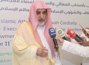 وزير الشؤون الإسلامية ، يجب أن نعمل سوياً لضمان المحافظة على هذا الدين نقياً صافياً وأن لا يخترق من أي فكر ضال لتشوية صورته