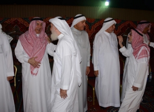 أمراء ومسؤولون يعزون أسرتي أبو داود وصعيدي