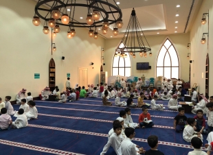 وكيل محافظة الأحساء يرعى حفل تكريم أهل القران بجامع الخضري