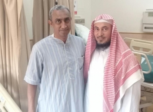 رئيس التنمية الاجتماعية بمحافظة الطوال يزور الظافري بمستشفى الملك فهد بجدة