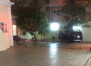 مسنة تلقى مصرعها تحت عجلات مركبة ابنتها 