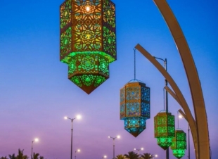 المجسمات الرمضانية والأشكال الضوئية  تبهر أهالي و زائري ينبع الصناعية.