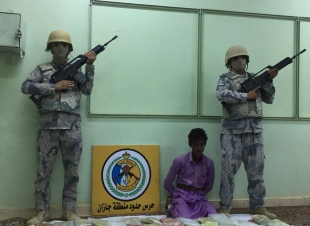 حرس الحدود بمنطقة جازان يحبط محاولة تهريب ثلاثمائة وستة عشر كيلوجرام وسبعة جرامات ٣١٦،٧ من مادة الحشيش المخدر، وتسعة وثلاثين ألفاً وعشرة أقراص ٣٩٠١٠ من الإمفيتامين المخدرة
