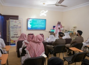 دشن محافظ بيش المركز التطوعي الإسكاني بجمعية البر ببيش بحضور مدير عام فرع وزارة الاسكان بمنطقة جازان