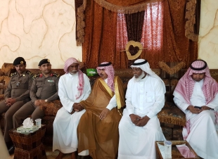 محافظ القنفذة ينقل تعازي القيادة لذوي الشهيد المرحبي