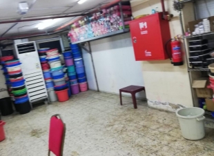 مكة: ضبط مستودع مُخالف في العزيزية (صور