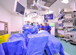 مستشفى الملك عبدالعزيز بمكة يخدم اكثر من مليون مواطن ويجري (1095) عملية كبرى خلال النصف الأول  من العام الجاري 1439ه 