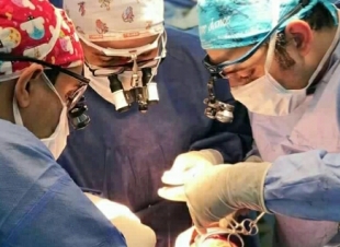 شاب ينقذ والدته بجزء من كبده