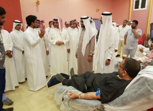 تحت شعار  قطرة ماء تحيي الأرض وقطرة دم تحيي نفس   محافظ صامطة يدشن حملة التبرع بالدم التي أطلقها نادي الحزم للتوستماسترز بالتعاون مع مستشفى صامطة العام