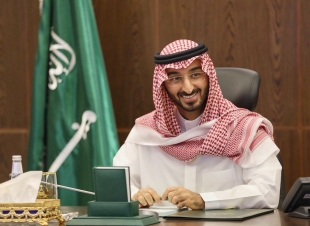 نائب أمير منطقة مكة المكرمة يعتمد الهوية الجديدة للمنتدى